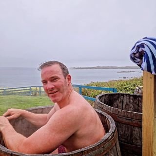 The sauna was all go this morning, its great that the word is spreading and thanks to everyone that turned up on a rather misty one out there, and thanks to dave for the photo while having a cooling down dip in the whiskey barrels after then in for a sea swim to get the extra dopamine hit💪⛱️🧖‍♂️
#roundstone #roundstonebayandisland #ervallagh #sauna #seaswimming #wellnessjourney #wellnessthatworks #lifestyle #coldtherapy #heattherapy #outdoors #galway #connemara #seaside #seaswimming #oceanvibes