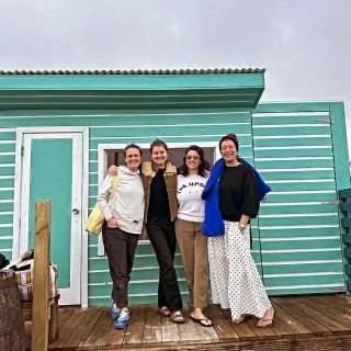 Another group of smiley faces using the sauna🧖‍♀️
#roundstone #sauna #ervallagh #seaswimming #seaswimmingireland #local #refreshed #beauty #wellness #wellnessjourney #retreat #relaxation #seaside #oceanvibes #oceanescape #getoutside #goodvibes #outdoorslover #outdoorslifestyle #connemara #galway #visitgalway #villagelife #thingstodoingalway #thingstodo #irishbeaches